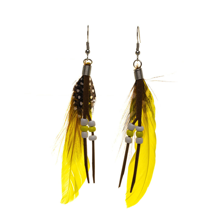 Hanging feather earrings with pearls