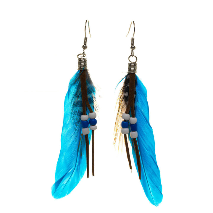 Hanging feather earrings with pearls