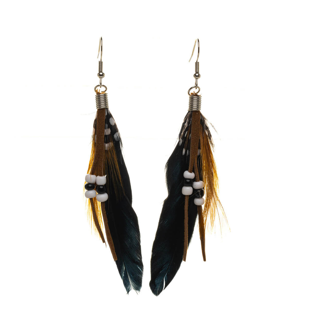 Hanging feather earrings with pearls