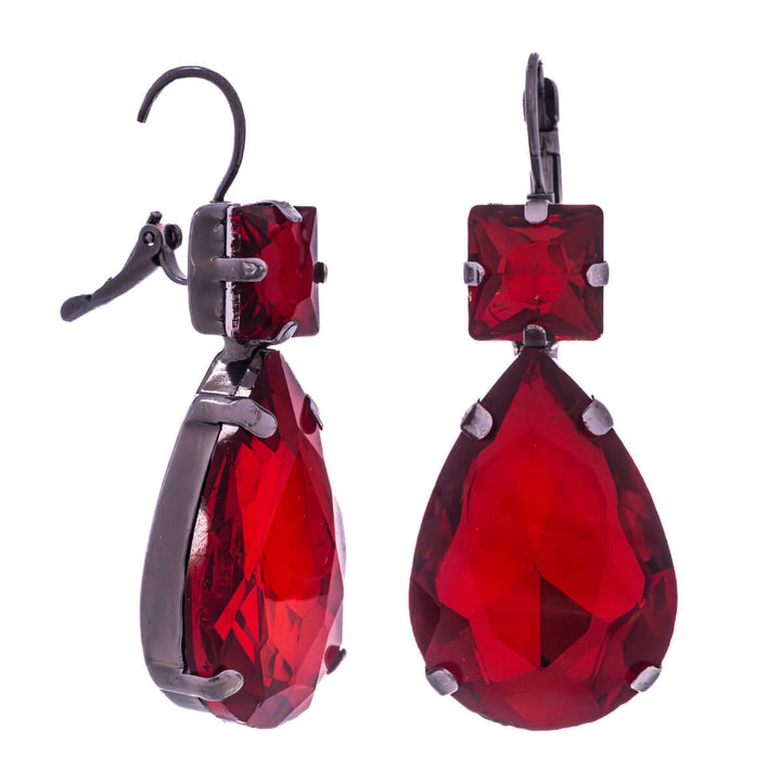 Teardrop-shaped dangling party earrings