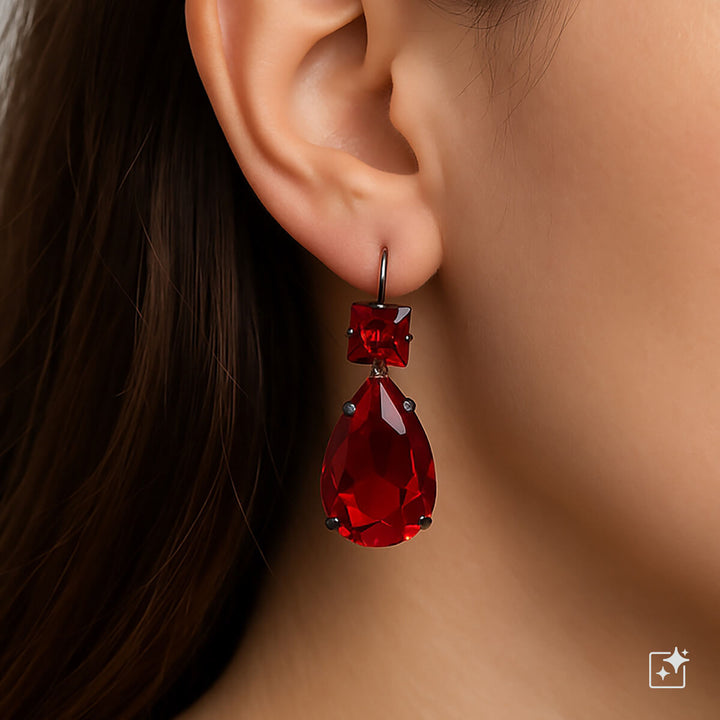 Teardrop-shaped dangling party earrings