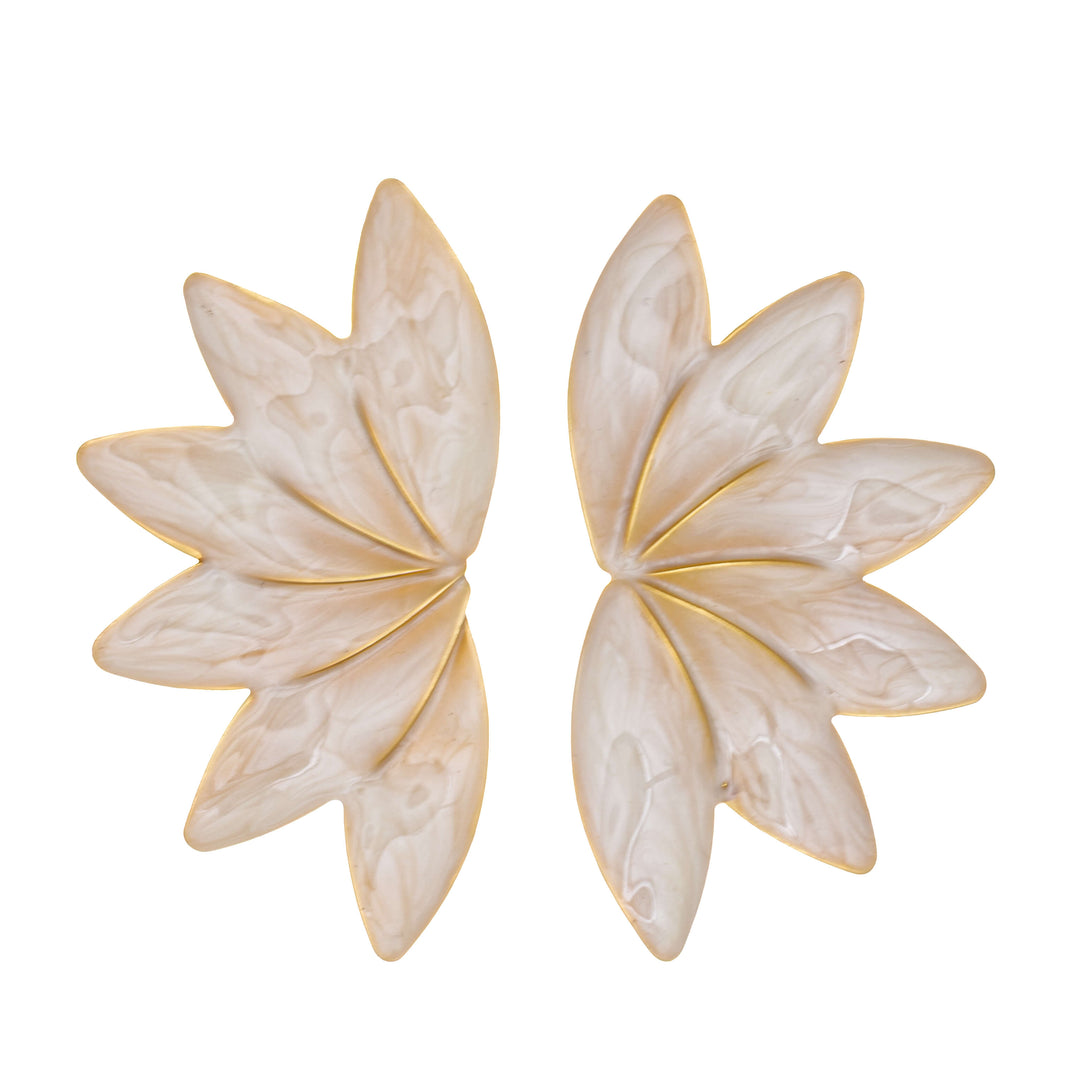 Colorful fan-shaped earrings – a striking design