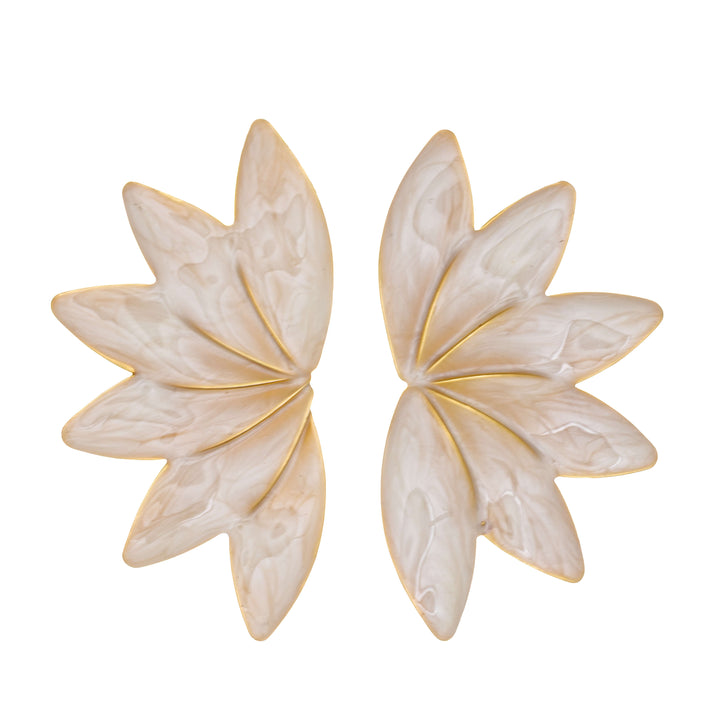 Colorful fan-shaped earrings – a striking design
