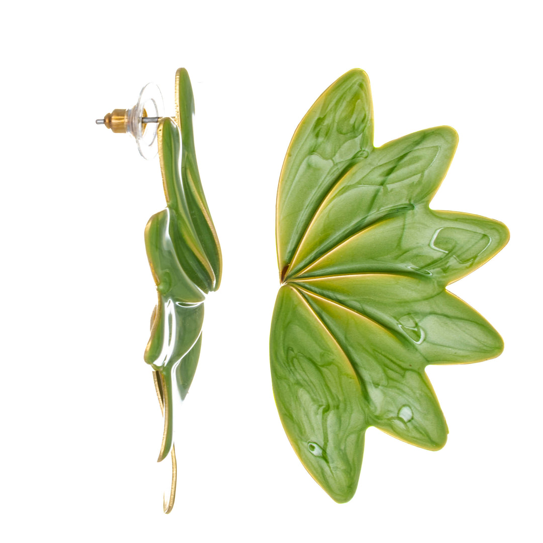 Colorful fan-shaped earrings – a striking design