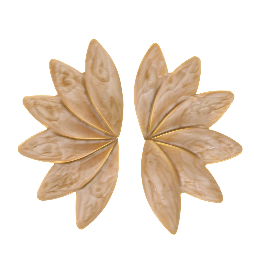 Colorful fan-shaped earrings – a striking design