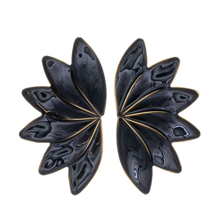 Colorful fan-shaped earrings – a striking design