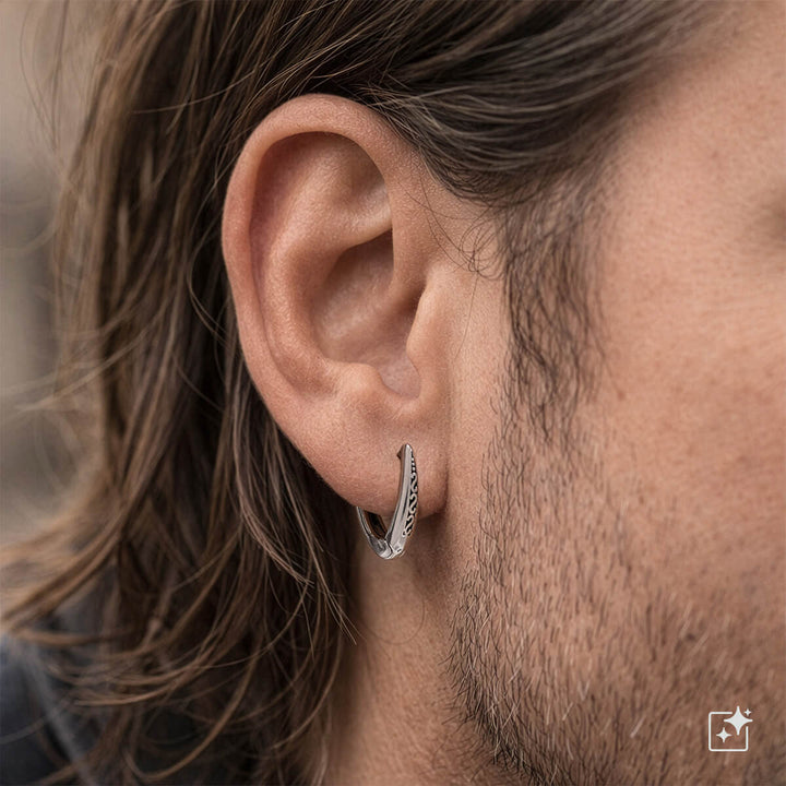 V-shaped earring 8mm – Patterned surgical steel (316L)