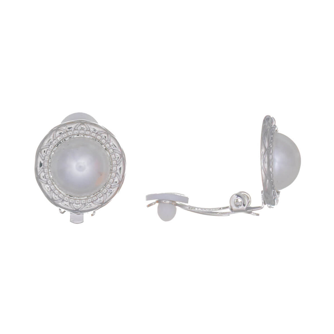 Flat pearl clip-on earrings with a decorative edge