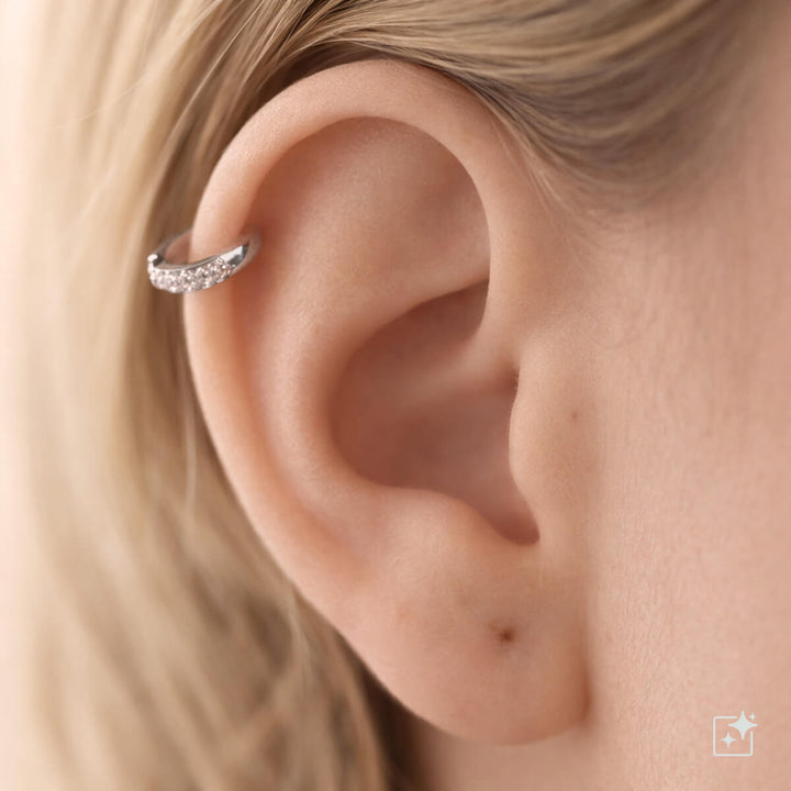 Single-row ear cuff with zirconia stones
