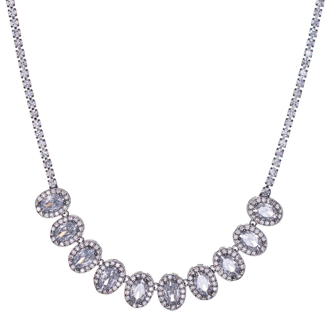 Oval-shaped zirconia necklace
