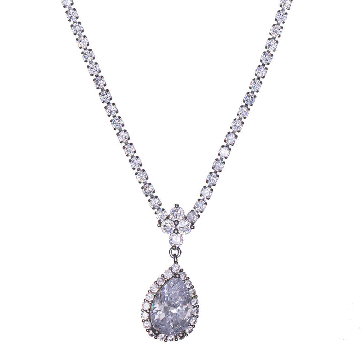 Teardrop-shaped zirconia necklace
