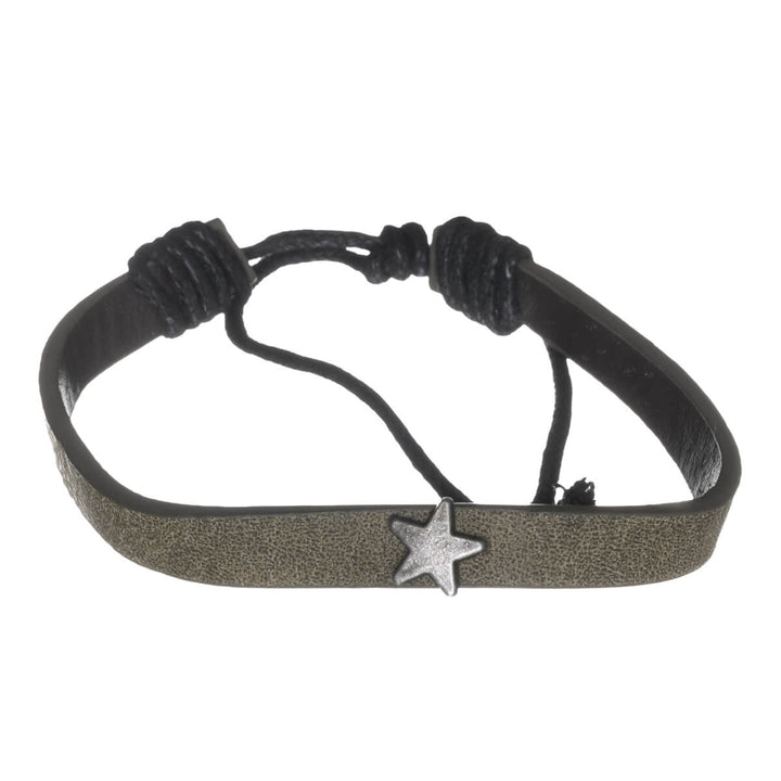 Adjustable bracelet with star charm