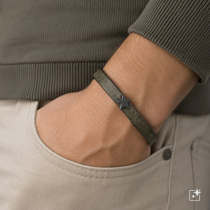 Adjustable bracelet with star charm