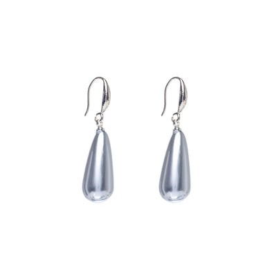 Hanging pearl drop of earrings