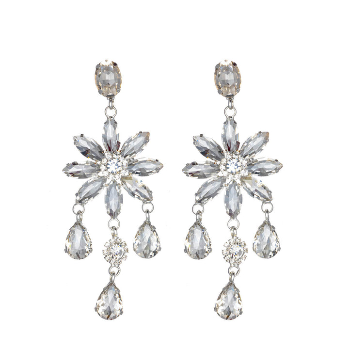 Spectacular party earrings with rhinestone flowers