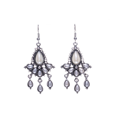 Hanging drop pearl earrings