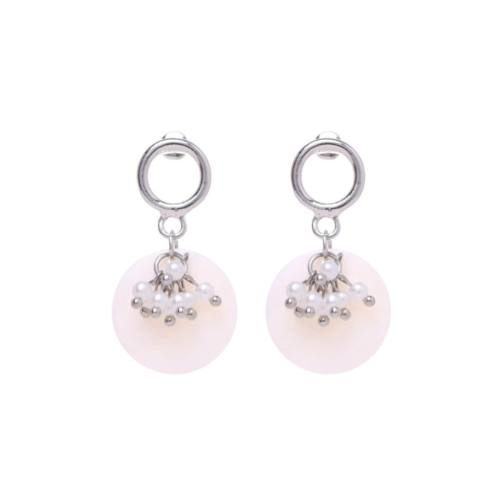 Hanging pearl earrings shell