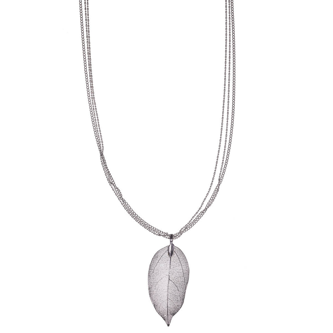 Leaf pendant necklace with three chains 70cm