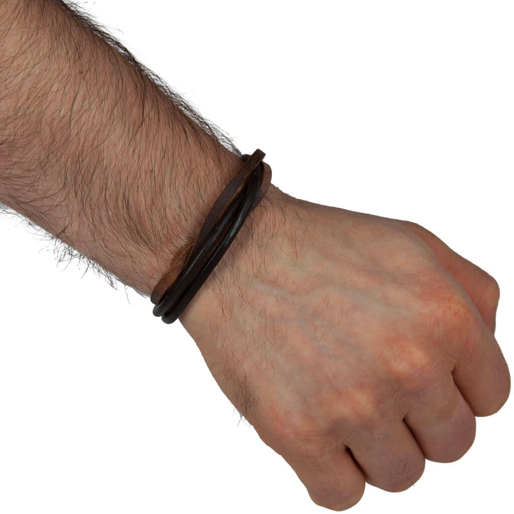 Adjustable leather bracelet