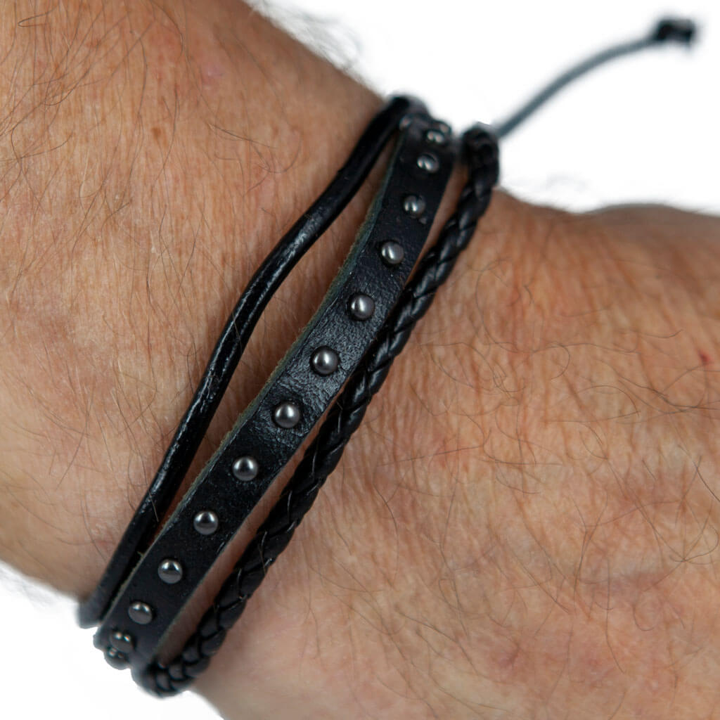 Adjustable rivet bracelet
