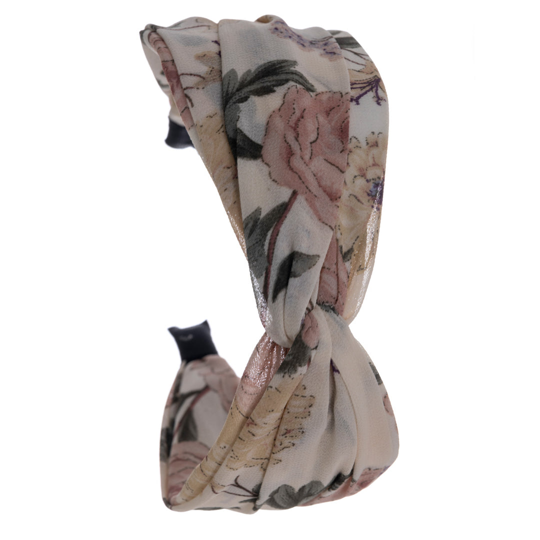 A flower patterned wide hair collar