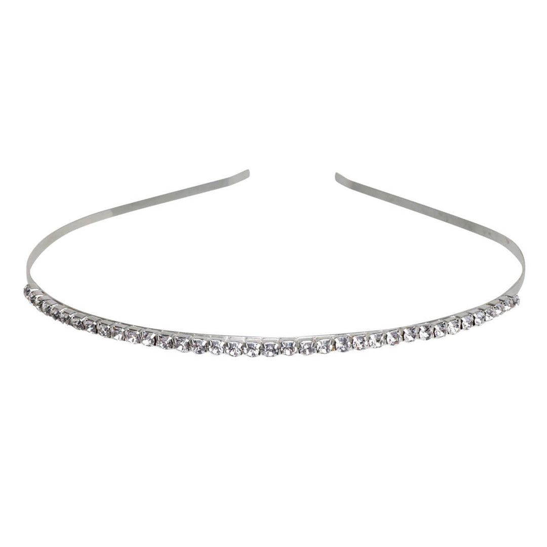 A narrow glittering rhinestone in a 4mm hairstyle